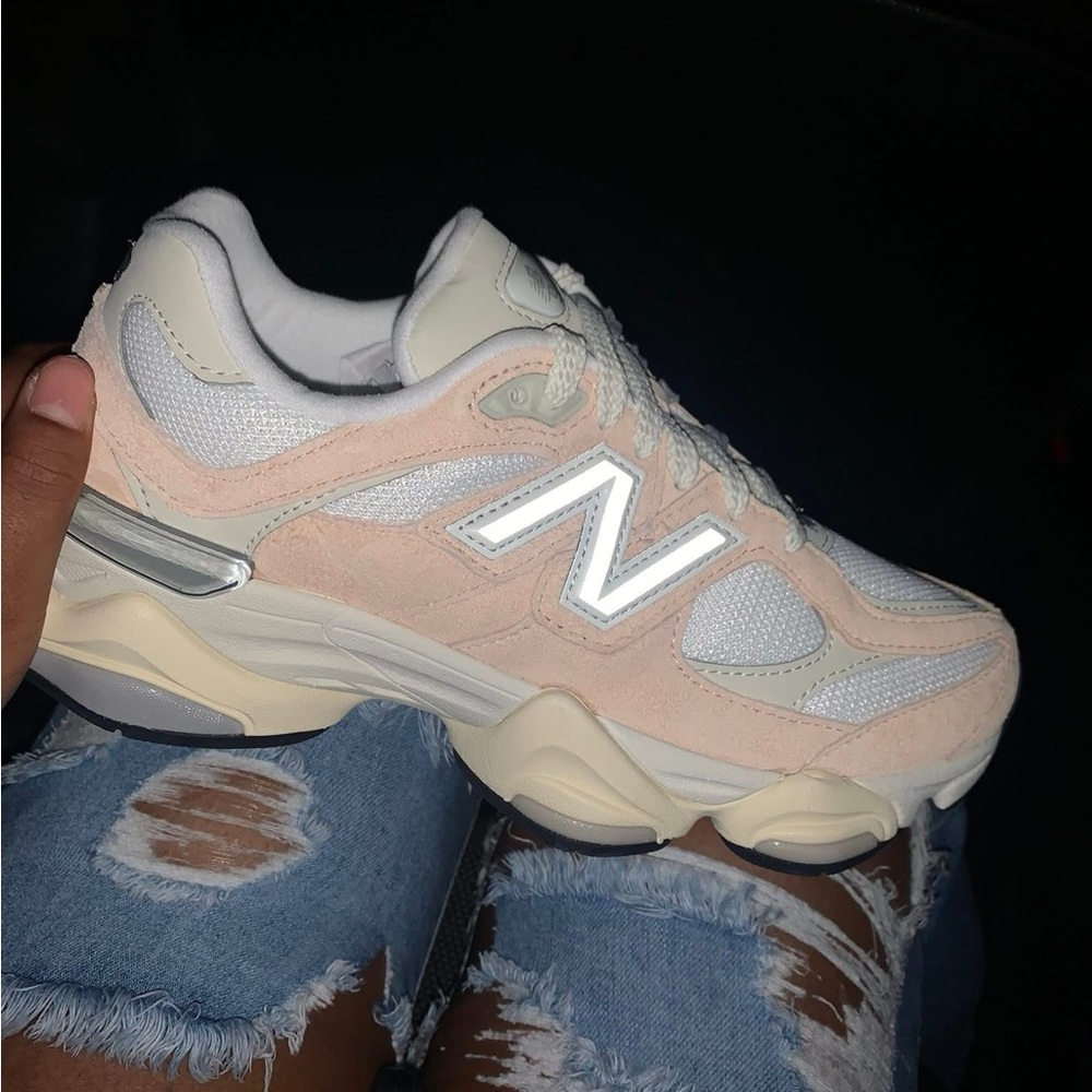 New Balance Women's Cream and Pink Sneakers 9060